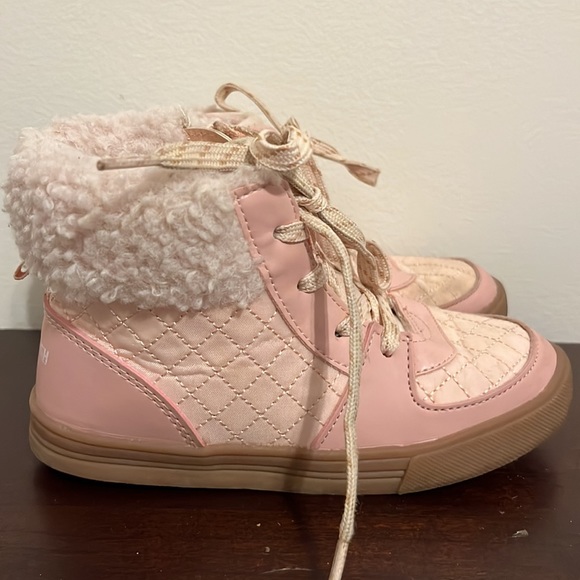 OshKosh B’gosh Quilted Sherpa Lined Boots - Picture 5 of 11